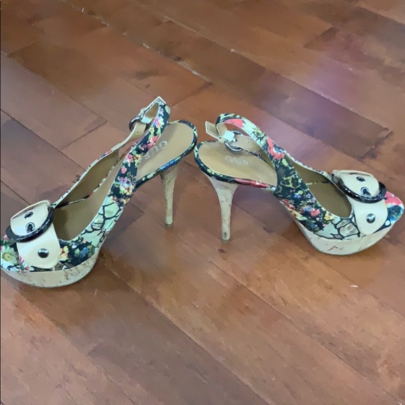 Super cute guess sandals - Picture 4 of 4